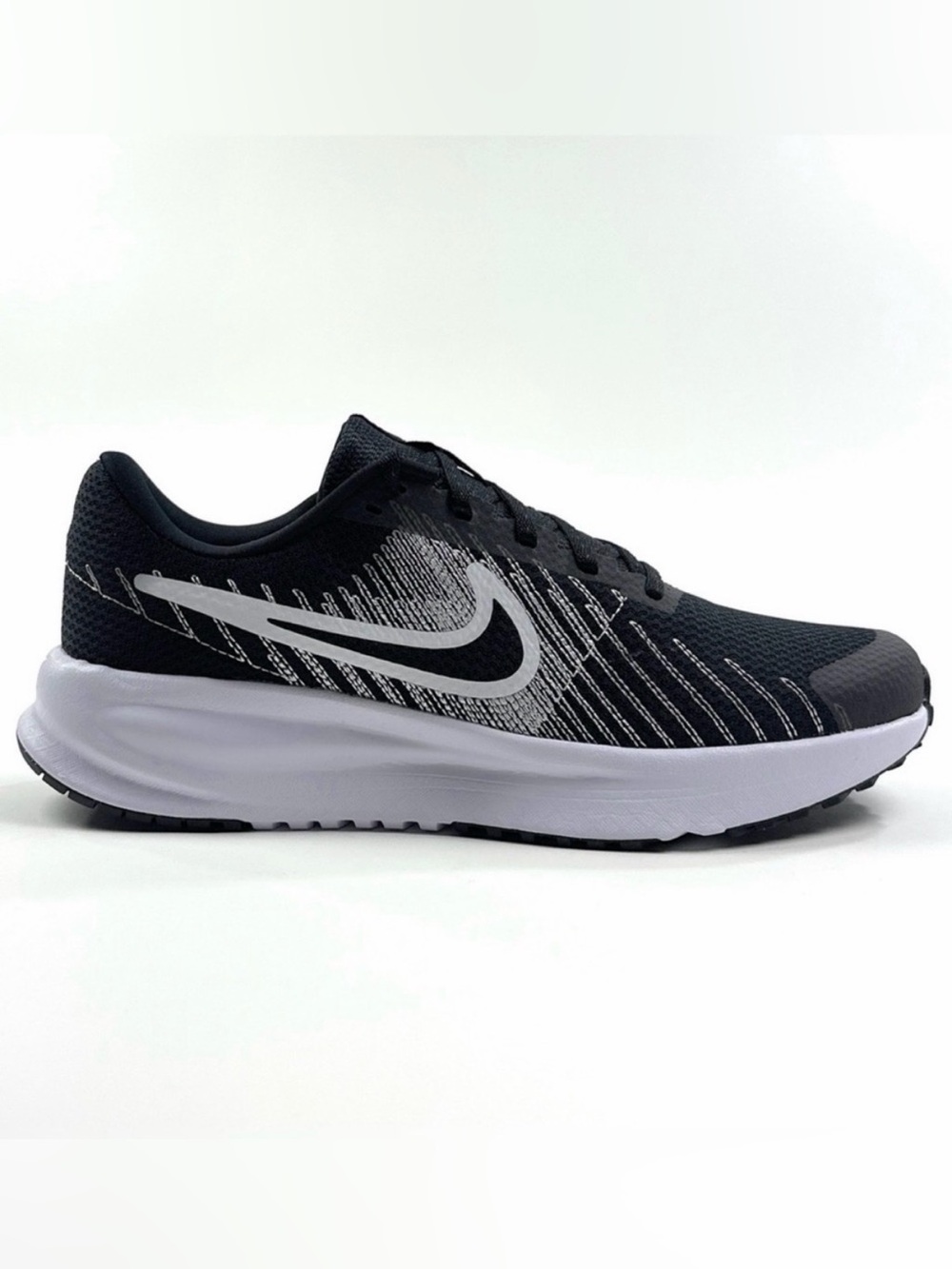 Nike Run Defy Mens 10.5 Black White Shoes Sneakers Athletic Running HM9594-004